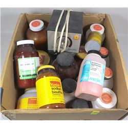 BOX OF VINTAGE DARKROOM SUPPLIES