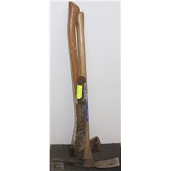 BUNDLE OF THREE TOOLS INCLUDING MACHETTE WITH