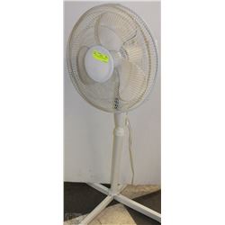 WHITE ADJUSTABLE FLOOR FAN