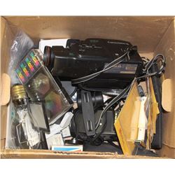 BOX OF VINTAGE CAMERA SUPPLIES AND CANOVISION 8MM