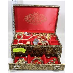 GOLD/BLACK DESIGN JEWELRY BOX FULL OF VINTAGE AND
