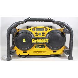 DEWALT WORKSITE RADIO/BATTERY CHARGER