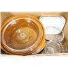 Image 1 : BOX OF CROCKPOT AND KITCHEN MISC