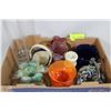 Image 1 : BOX OF COLLECTIBLE VASES INCLUDING ROLLED EDGE