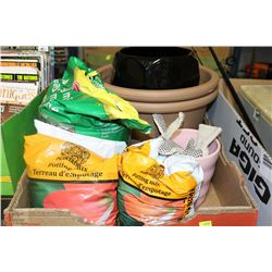 LARGE FLAT W/3 BAGS OF POTTING MIX SOIL &
