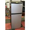Image 1 : MAGIC CHEF BAR FRIDGE WITH FREEZER 17"X18"X49"H