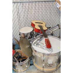 COMPLETE WESTBURY "REMO SOUNDMASTER" DRUM SET