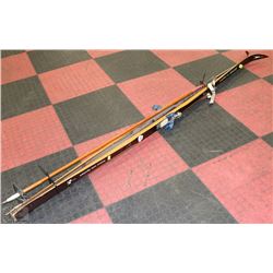 VINTAGE ASUES TUR-LANGRENN WOOD SKIIS WITH POLES