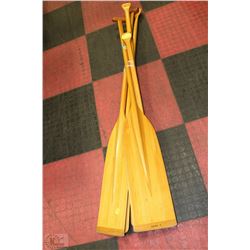 5 VINTAGE WOOD OARS