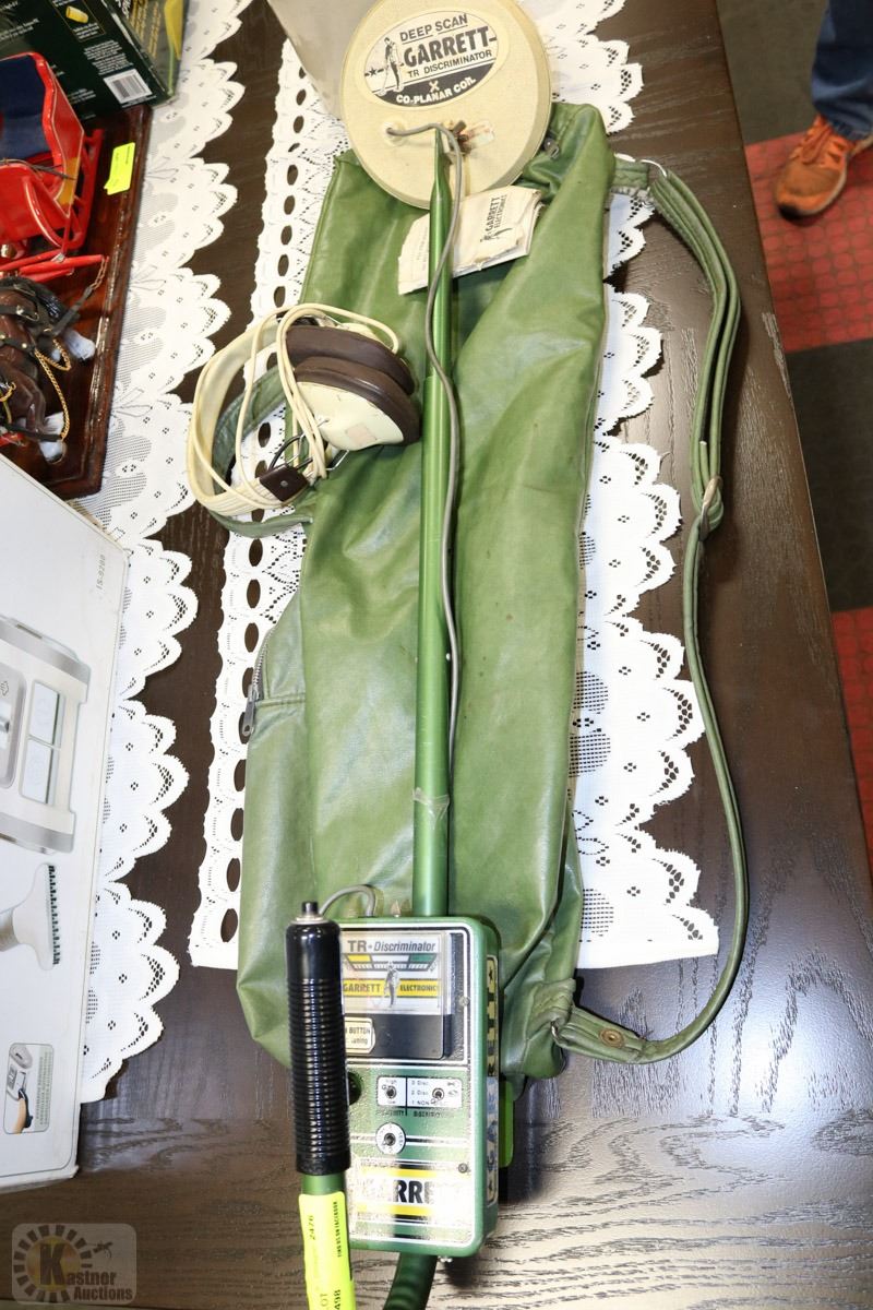 VINTAGE GARRETT METAL DETECTOR