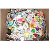 Image 1 : LOT OF 900+ PINBACK BADGES