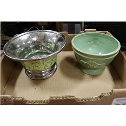 BOX WITH TWO PLANTERS