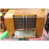 Image 1 : CIRCA 1940'S RCA VICTOR CBA RADIO