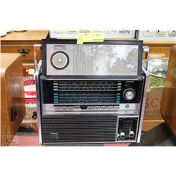 1970'S HITACHI 8 BAND RADIO