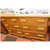 Image 1 : VILAS MAPLE 6 DRAWER DRESSER