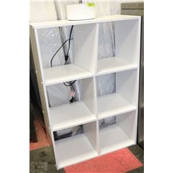 SHOWHOME WHITE 3 CUBED SHELF