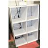 Image 1 : SHOWHOME WHITE 3 CUBED SHELF