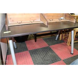 SMALL TABLE WITH ADJUSTABLE LEGS FOR HEIGHT