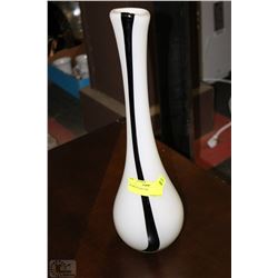 BLOWN GLASS VASE