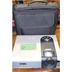 BENQ TV 7200 PROJECTOR WITH CASE