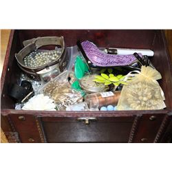 BOX OF JEWELLERY & COLLECTIBLES
