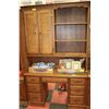 Image 3 : VILAS MAPLE DESK WITH HUTCH AND 2 VILAS SIDE