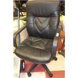 BLACK LEATHERETTE HYDRAULIC LIFT OFFICE CHAIR