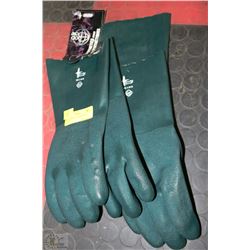 PAIR OF BOB DALE SYNTHETIC GLOVES AND 1 PAIR OF