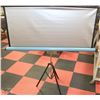 Image 1 : PORTABLE PROJECTOR SCREEN
