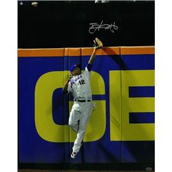 Juan Lagares Signed New York Mets 16X20 Photo #12 (Catch At Wall Vertical)