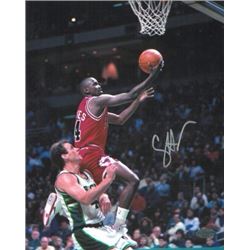 Craig Hodges Signed Chicago Bulls 8X10 Photo Vs Milwaukee Bucks (3X 3 Point Shooting Contest Winner)