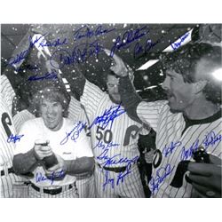 Bob Boone Signed Philadelphia Phillies 16X20 Photo (1980 World Series Team) B&W 21 Signatures 1983 P
