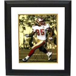 Vernon Davis Signed San Francisco 49Ers Spotlight 8X10 Photo Custom Framed (White Jersey)