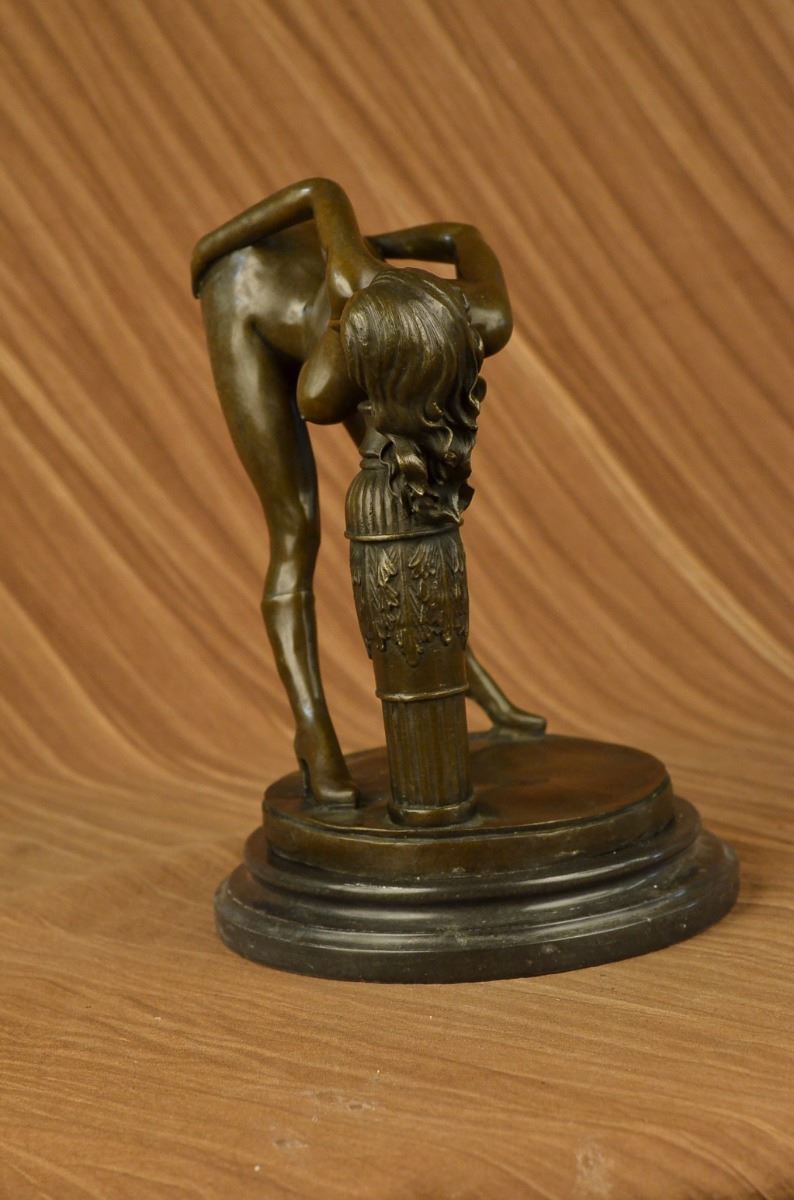 finish sculpture Erotic women in bronze