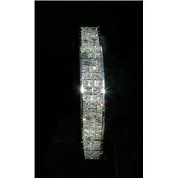 OUTSTANDING LADIES 18K WHITE GOLD AND DIAMOND STRAIGHT