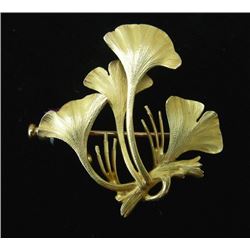 VERY FINE ANTIQUE FRENCH 18K YELLOW GOLD FLOWER BROOCH