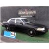 Image 4 : 2010 FORD CROWN VICTORIA ~ 162,921 MILES VIN: 2FABP7BVXAX129474, SEDAN, RWD, V8, 4.6L, BLACK & WHITE