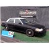 Image 4 : 2009 FORD CROWN VICTORIA ~ 153,540 MILES VIN: 2FAHP71V19X112571, SEDAN, RWD, V8, 4.6L, BLACK & WHITE