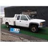 Image 4 : 1997 CHEVROLET C/K 3500 PICKUP 4WD ~ 122,015 MILES VIN: 1GCHK39J4VF043979, UTILITY BED, HITCH, 4WD, 