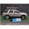 Image 5 : 2002 CHEVROLET BLAZER 4WD ~ 129,485 MILES VIN: 1GNDT13W62K205366, SUV, 4WD, V6, 4.3L, TAN, WINDSHIEL
