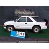 Image 2 : 2001 CHEVROLET BLAZER 4WD ~ 121,430 MILES VIN: 1GNCT18W91K225761, SUV, 4WD, V6, 4.3L, WHITE, WINDSHI