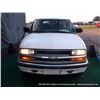 Image 3 : 2001 CHEVROLET BLAZER 4WD ~ 121,430 MILES VIN: 1GNCT18W91K225761, SUV, 4WD, V6, 4.3L, WHITE, WINDSHI