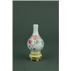 Image 2 : 18th C. Qianlong Period Falangcai Porcelain Vase