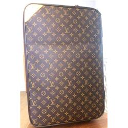 Louis Vuitton Suitcase: Carry-On Size