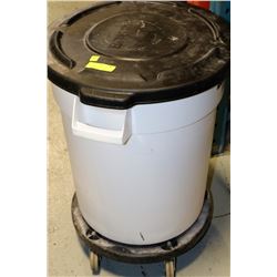 RUBBERMAID "BRUTE" DRY INGREDIENT BIN ON CHOICE