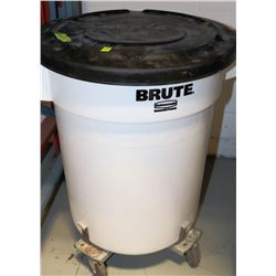 RUBBERMAID "BRUTE" DRY INGREDIENT BIN ON CHOICE