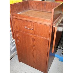 PORTABLE HOSTESS STAND ON WHEELS W/ PLENTY OF