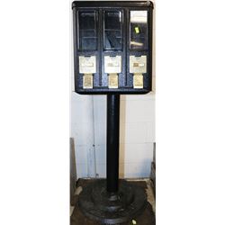 3 WELL CANDY MACHINE WITH KEYS