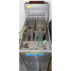 PITCO DOUBLE BASKET DEEPFRYER WITH BASKETS
