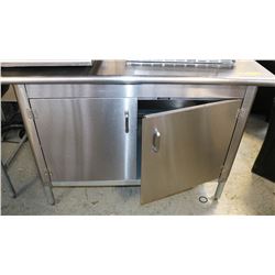 STAINLESS STEEL WORK TABLE